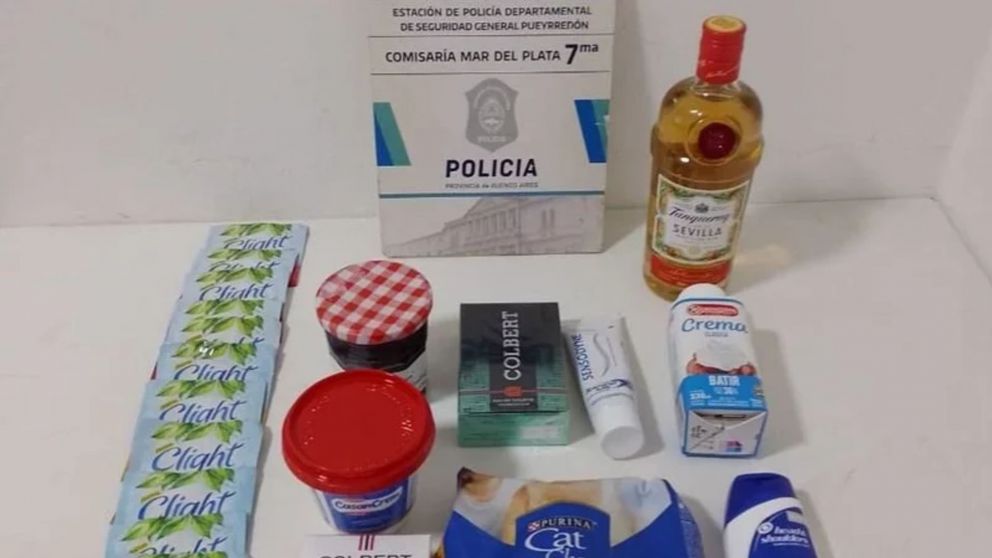 Todo lo que la "mechera" intentó llevarse sin pagar del hipermercado.