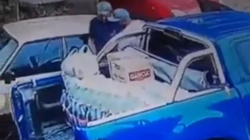 La camioneta estaba cargada con las compras para la fiesta de 15 de su hija