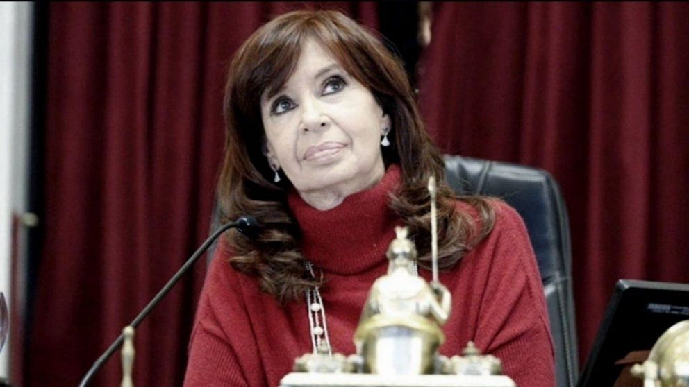 Cristina: "Si alguien vio los dólares del préstamo, por favor llame al 911".