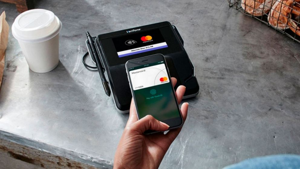 Apple Pay es un sistema de pago que reemplaza las tarjetas f�sicas y el efectivo en tiendas.