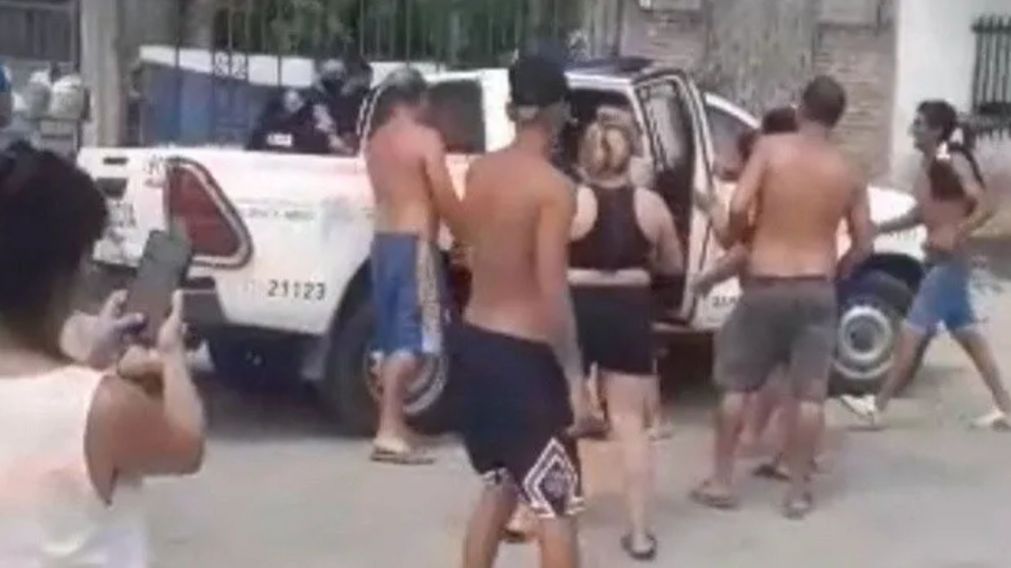 Los vecinos quisieron linchar a la abuela acusada de matar a su nieta.
