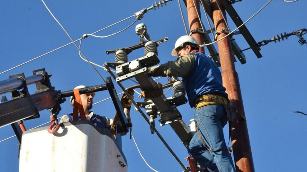 En medio de la nueva jornada agobiante, más de 21 mil usuarios de la Ciudad de Buenos Aires y del Conurbano sufrían cortes de luz eléctrica.