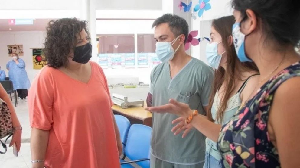 Vizzotti recorrió centros de inmunización, de testeo y hospitales de Mar del Plata.