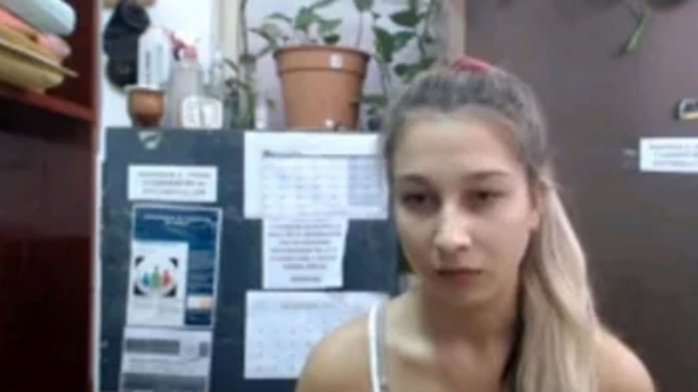 Nahir Galarza declarando por zoom en la causa por abuso sexual infantil.