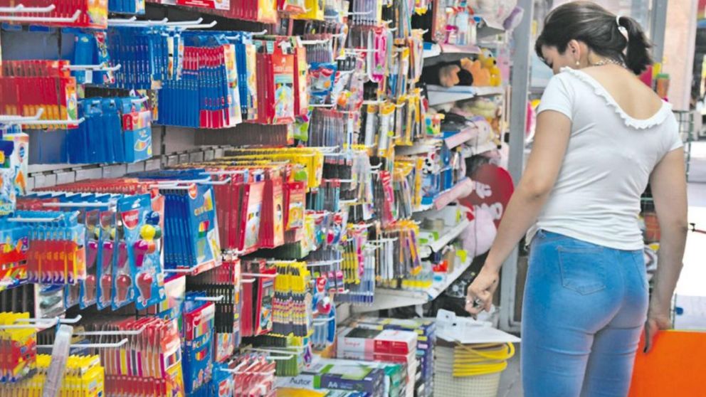 Seg�n un informe de la consultora Focus Market, la canasta escolar se comercializa�con aumentos que rondan el 82% interanual.