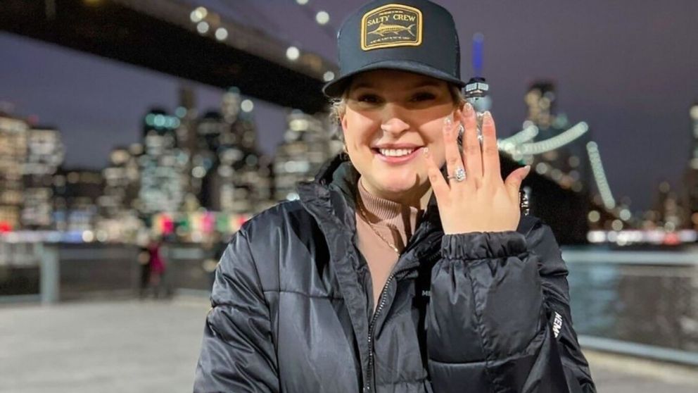 Estaba feliz porque se comprometi�, decidi� recrear una ic�nica escena de "Friends" y se hizo viral (imagen Instagram).