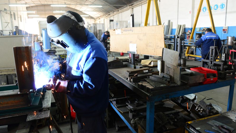 Con el avance de la vacunaci�n, habr�a pasado el momento sanitario "m�s duro" y comienzan a asomar datos alentadores en la actividad productiva.