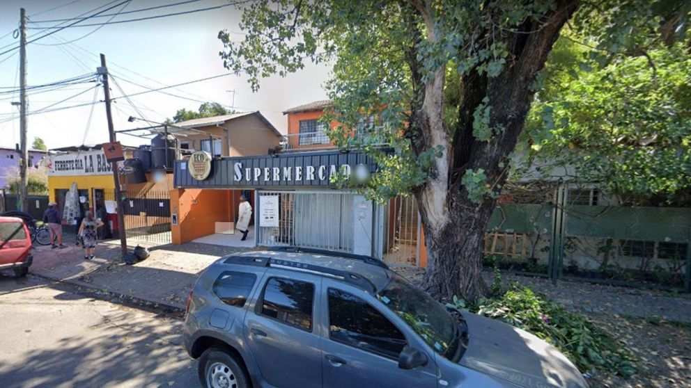 El supermercado, ubicado en Tucumán al 2600, Castelar, donde ocurrió el robo (Google Street View).