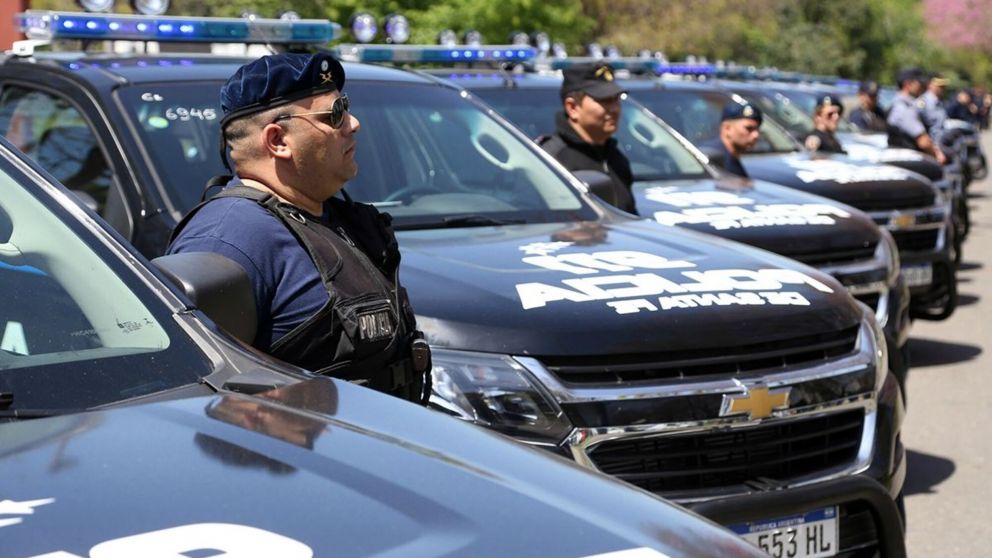 La medida rige para los efectivos que no hayan completado el esquema de vacunación.