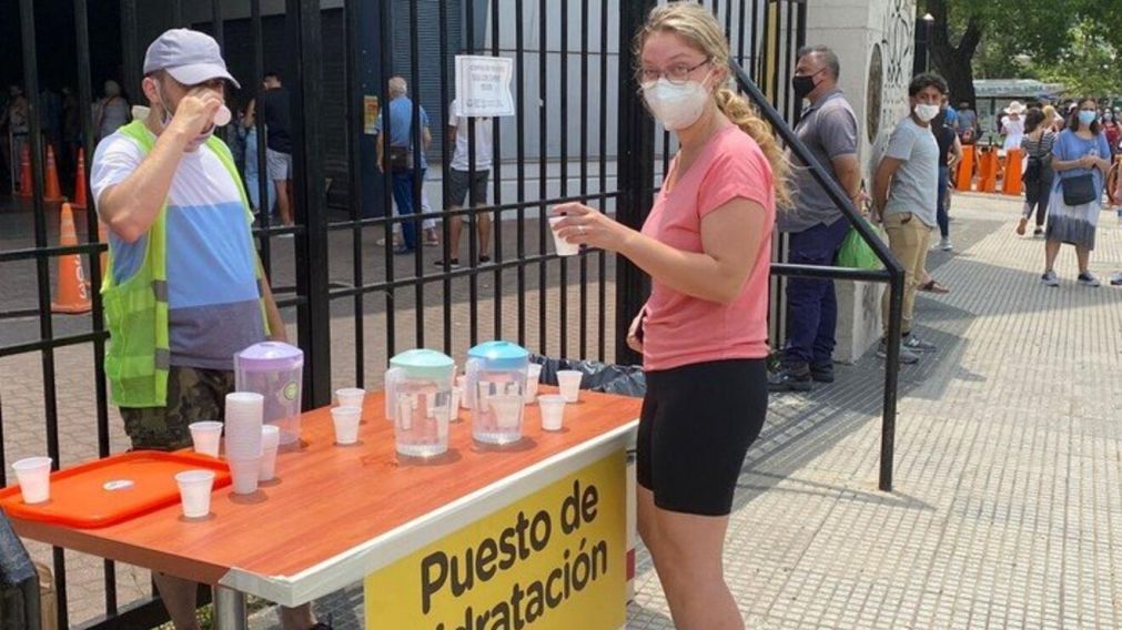 Hidratarse ser� vital para pasar esta jornada calurosa (Twitter).