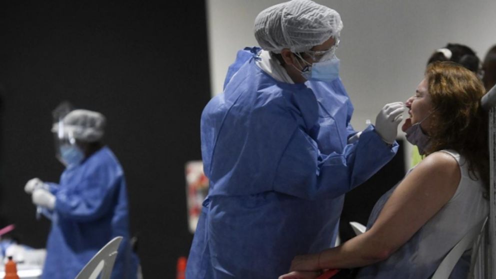 La variante �micron provoc� un crecimiento exponencial de casos de Covid en todo el mundo.