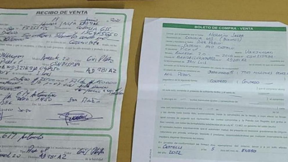 Parte de la documentaci�n que fue secuestrada por los funcionarios policiales.