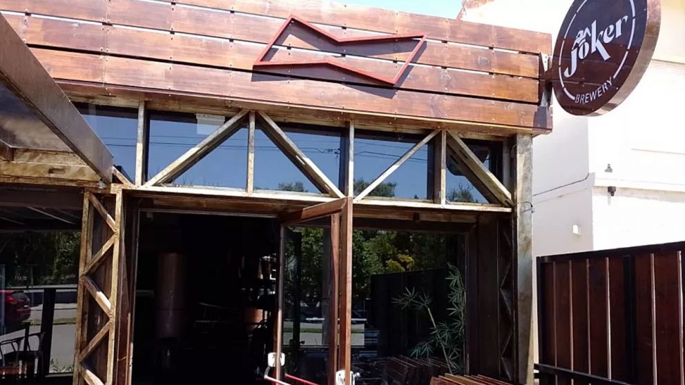 El resto-bar es uno de los más concurridos de la ciudad de Viedma.