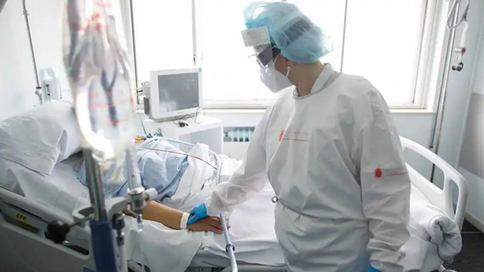 La OMS advirtió que la cepa Ómicron "está generando presión en los hospitales".