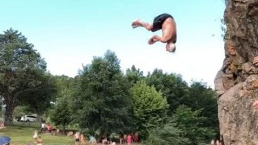 El hombre de 76 años sorprendió a todos los visitantes del balneario cordobés.