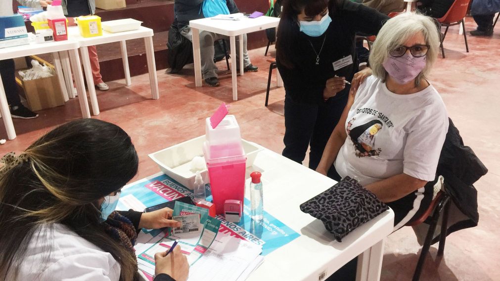 Destacaron que genera casos leves por la "elevada tasa de vacunación".