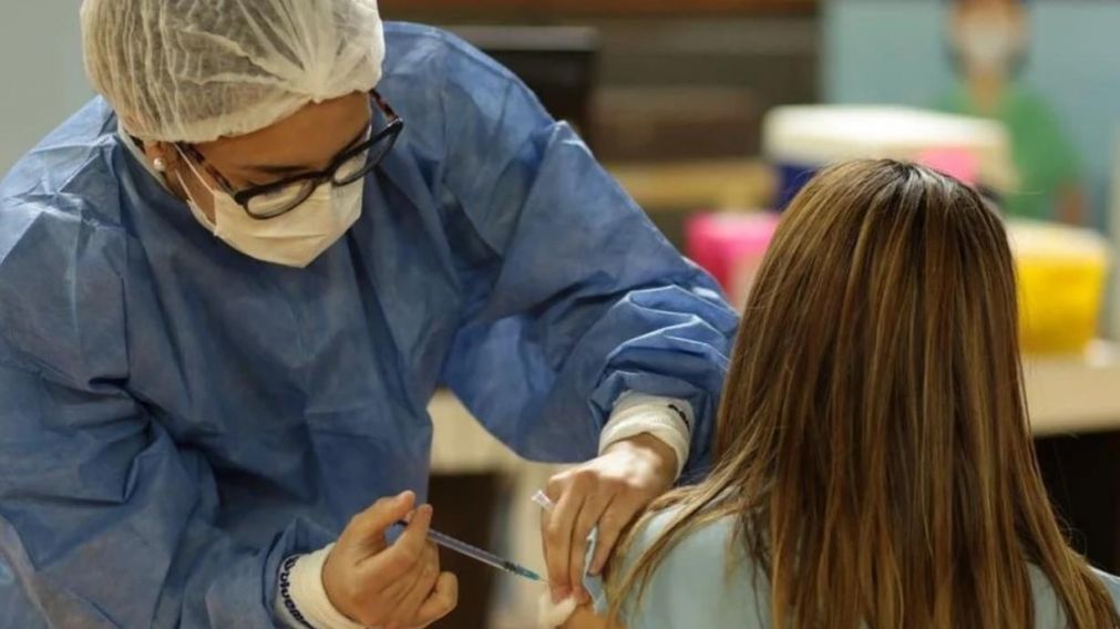 En los adolescentes entre 12 y 17 años, un 62% tiene aplicada las dos dosis.
