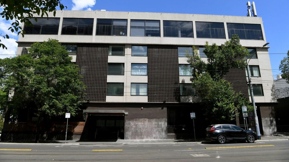 Las terror�ficas rese�as del Park Hotel, la "prisi�n" de Djokovic en Australia.