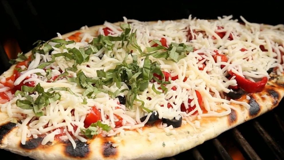 Aprend� a preparar pizza a la parrilla en pocos minutos (Youtube).