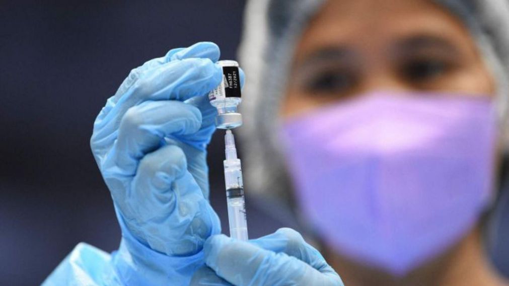 La nueva cepa detectada en Francia podría ser "más resistente a las vacunas".