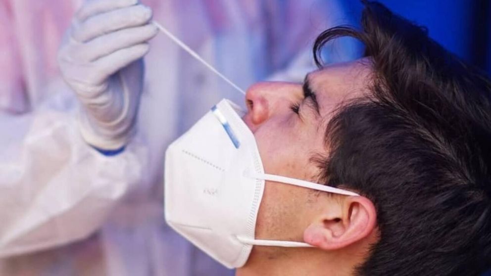 La ministra de Salud, Carla Vizzotti, advirtió que "hay una circulación muy grande de la variante Ómicron".