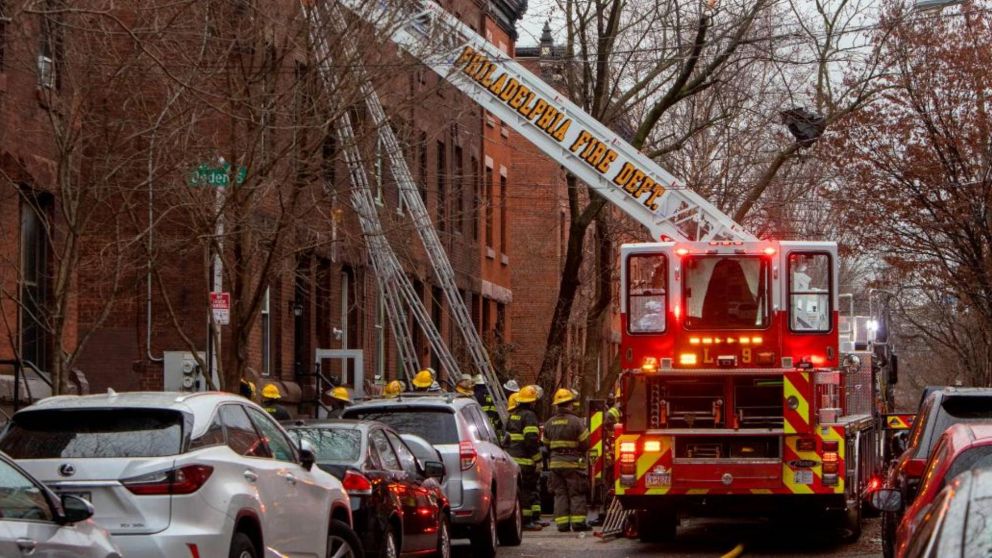 Estados Unidos: al menos 13 muertos, entre ellos 7 menores, al incendiarse un predio de viviendas sociales.