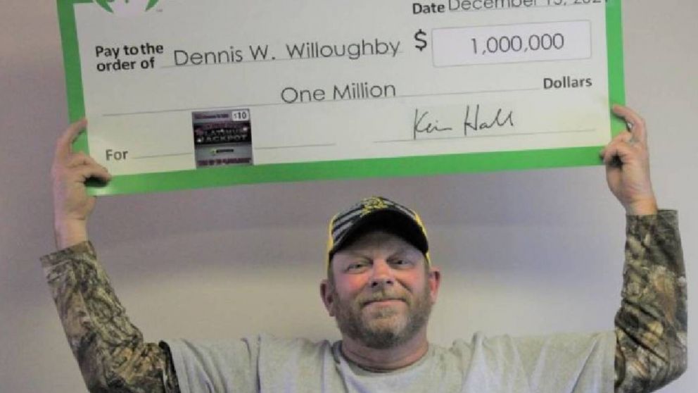 Un hombre fue a comprar a un supermercado y mientras esperaba en la fila se gan� un mill�n de d�lares (imagen Twitter).