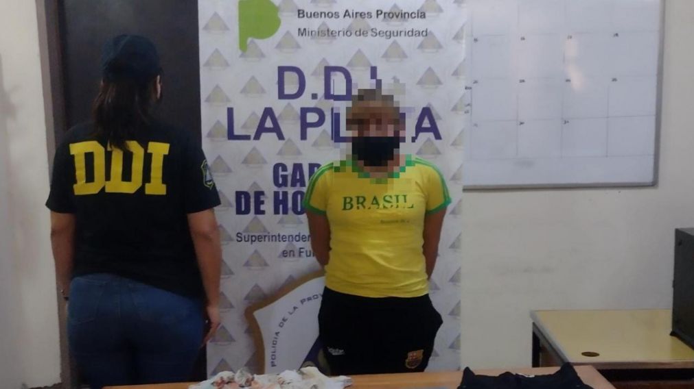 Esta es la menor, de 16 años, que fue capturada por los funcionarios policiales.