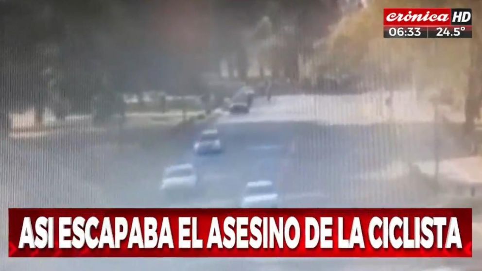 El momento en que el conductor José Carlos Olaya González embistió a los cinco ciclistas y mató a una mujer (Crónica HD).