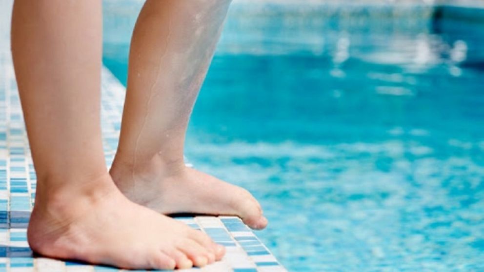 Las infecciones más frecuentes que contraen los niños en la pileta son en los ojos y los oídos.