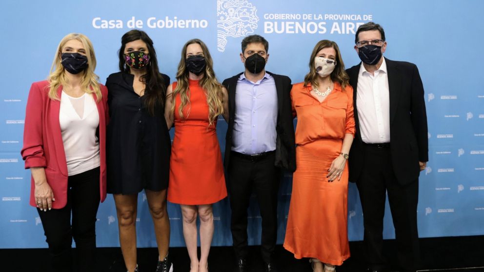 Este miércoles, Axel Kicillof les tomó juramento a sus nuevos ministros (Twitter).