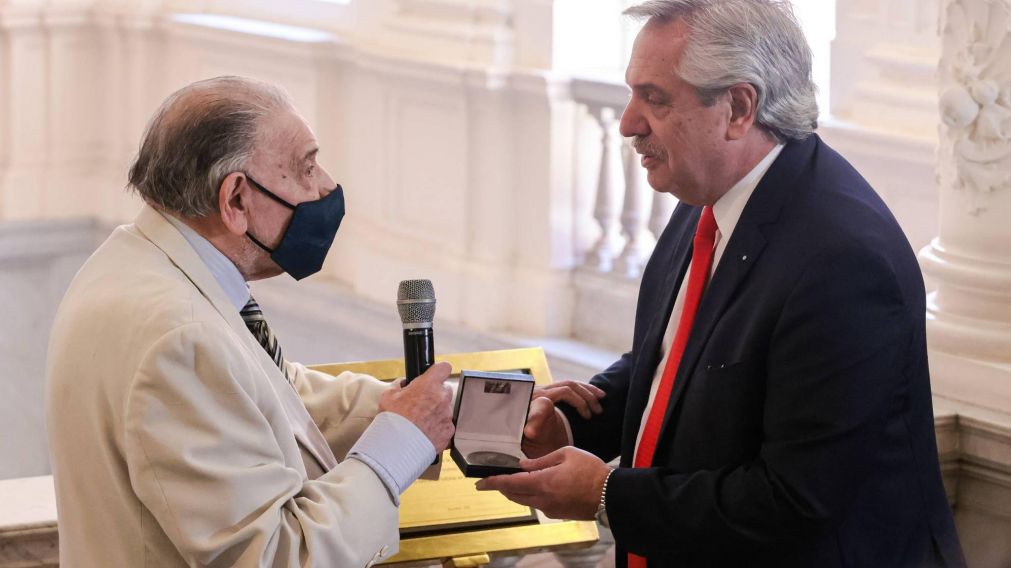 Alberto Fernández realizó un homenaje a Roberto Di Sandro en el brindis con los periodistas acreditados de Casa Rosada.