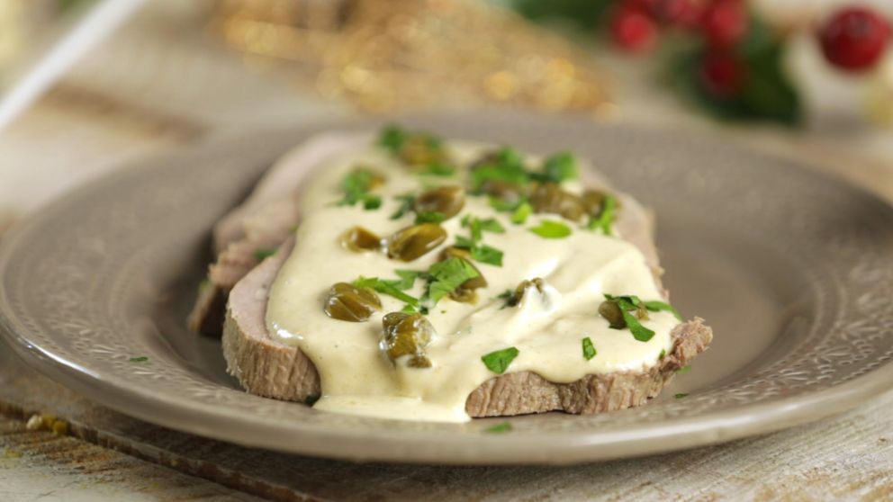 El vitel toné se hace con peceto, pero se puede reemplazar por otros cortes de carne.