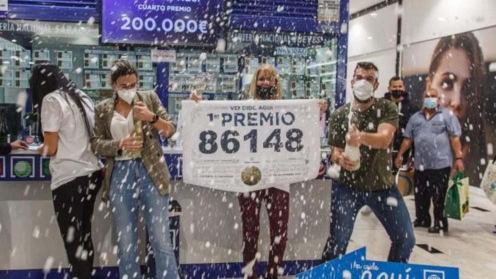 La pareja ganó una generosa parte del Gordo de Lotería.