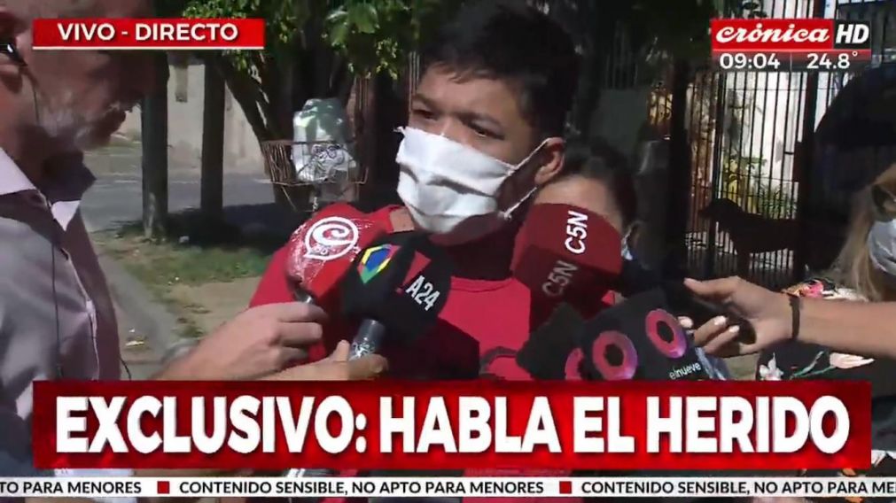 Braulio Olmedo, de 19 años, fue baleado en el brazo por su vecino en un barrio de Remedios de Escalada (Crónica HD).