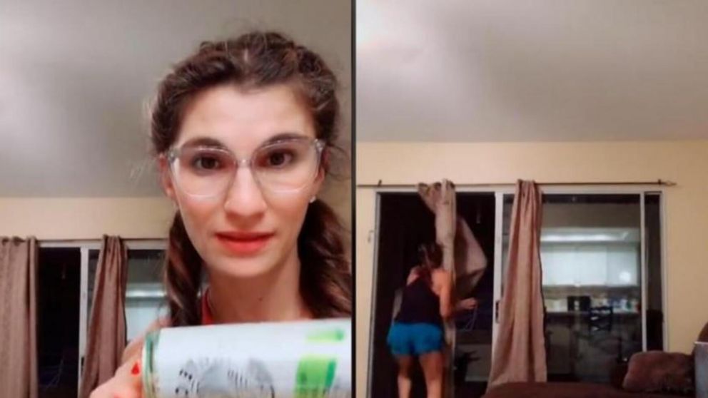 Cuando la joven sacude las cortinas no hay nadie detrás (TikTok/AnnaBanana).