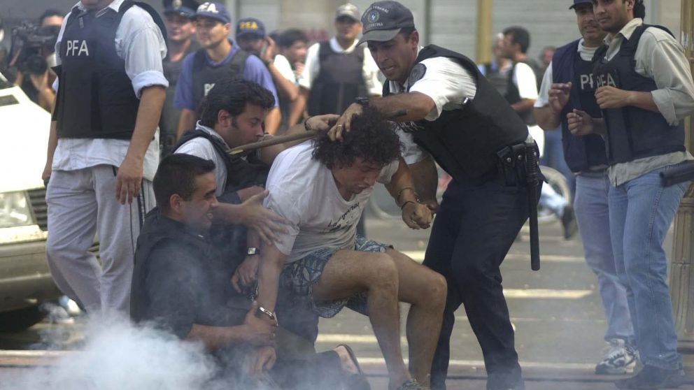 La Policìa reprimiò brutalmente a los manifestantes (Archivo Crónica).
