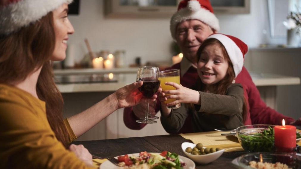 Una consulta previa a estos eventos con un diabetólogo o profesional de cabecera puede ayudar a la planificación de las comidas para poder disfrutar junto a la familia sin problemas.