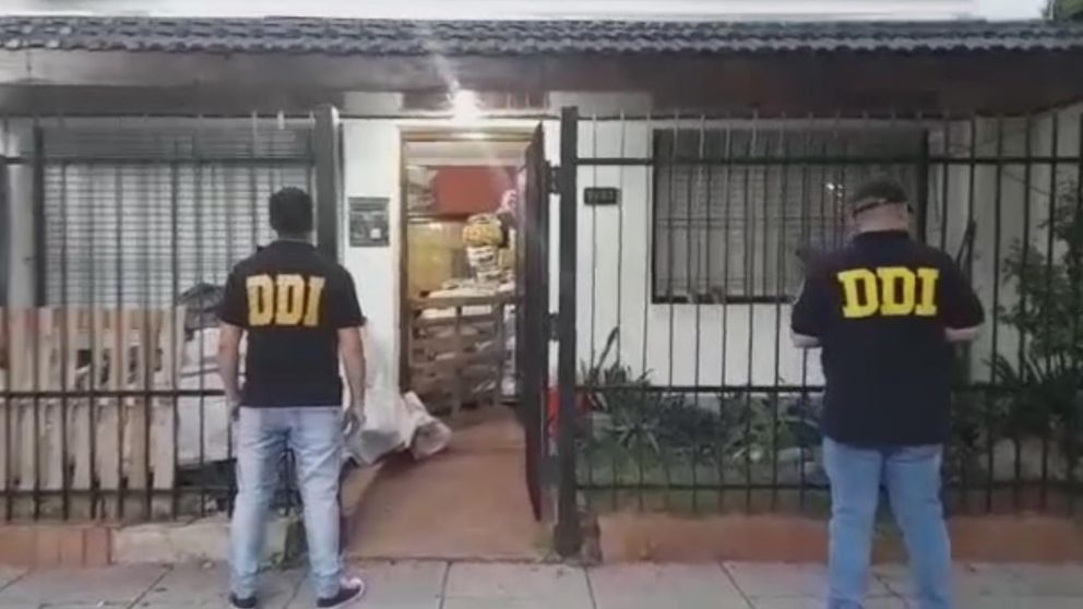 Así fue realizado uno de los allanamientos ordenados por los funcionarios de la Justicia.