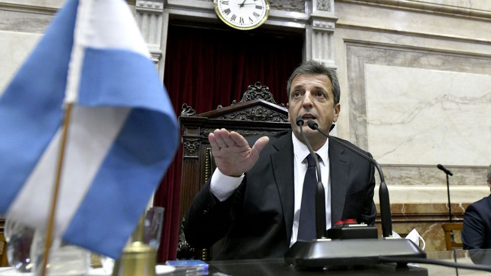 Sergio Massa preside la sesión en que se debate el Presupuesto 2022. (Télam).