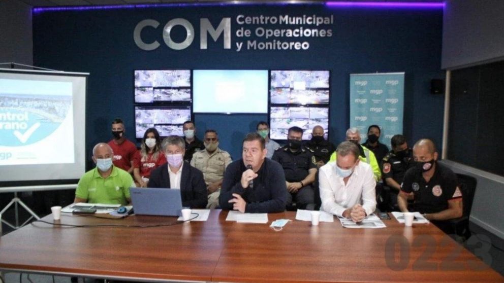 Montenegro y parte de su gabinete junto a las fuerzas de seguridad anunciaron controles parea el verano.