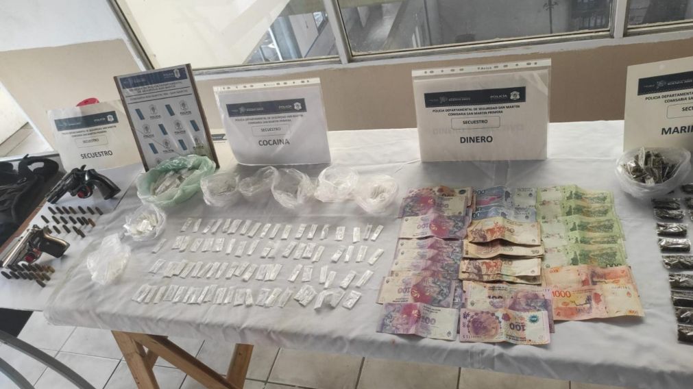 Estos son algunos de los elementos que fueron secuestrados por los funcionarios.