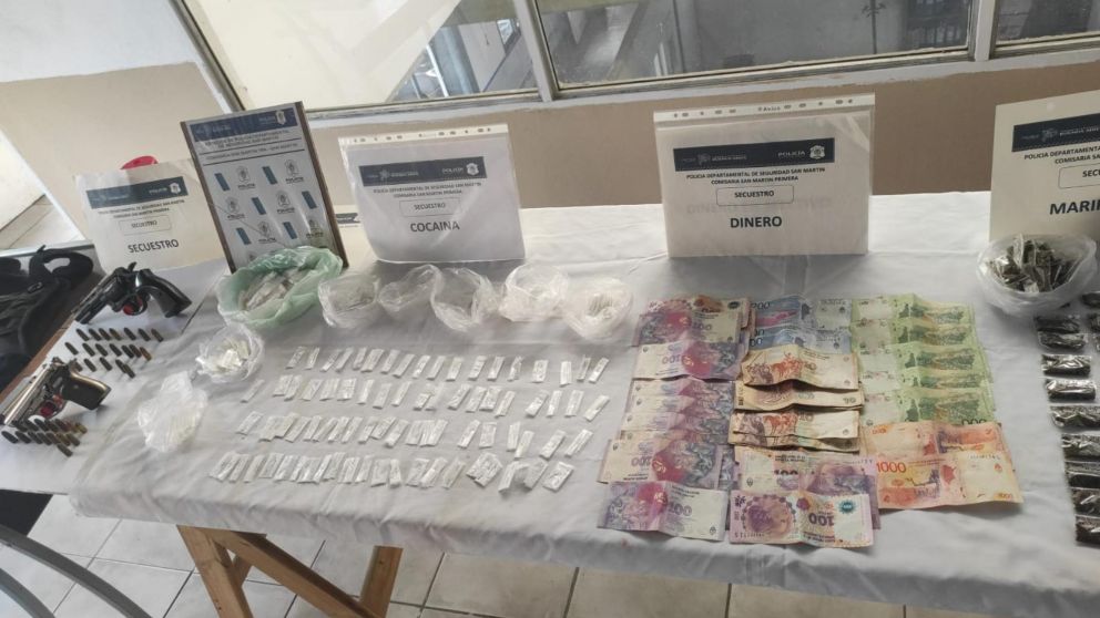 Estos son algunos de los elementos que fueron secuestrados por los funcionarios.