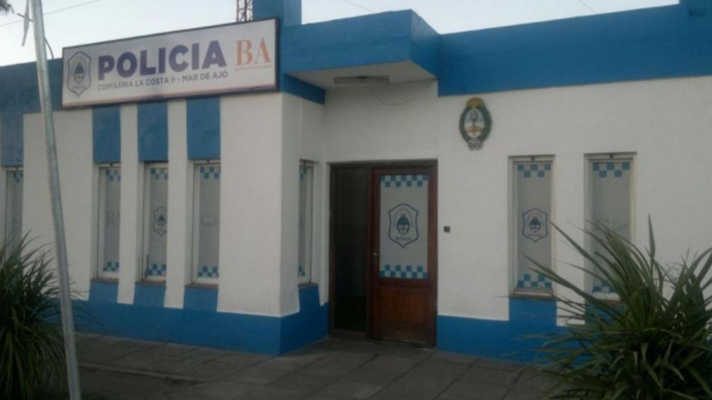 El hecho se produjo en el interior de la comisaría de Mar de Ajó.