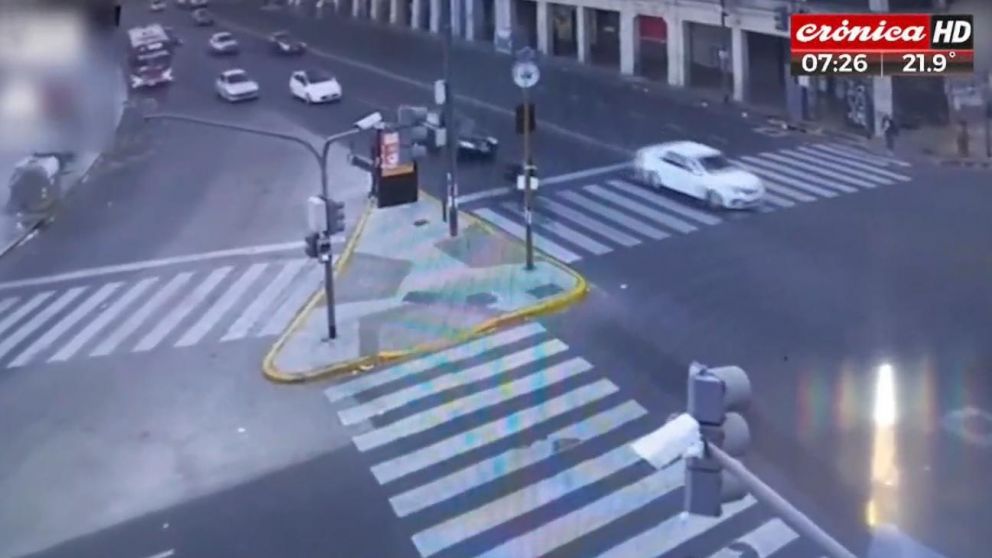 El choque fatal ocurrió en el cruce de las avenidas Pueyrredón y Rivadavia, en plaza Miserere (Crónica HD).