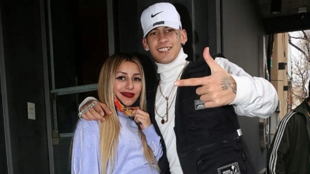 Una conductora casi choca con el auto donde viajaba la pareja junto a su hija, y los padres no dudaron en marcarle los puntos.