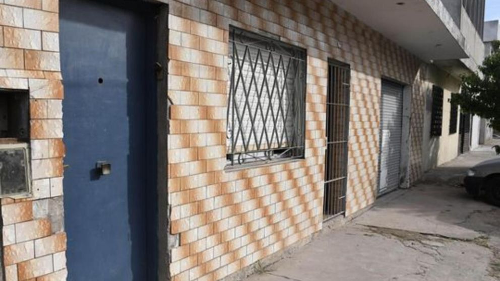 Nuevas pericias se realizaron en la casa de Ingeniero Budge en donde fue hallada la joven asesinada.