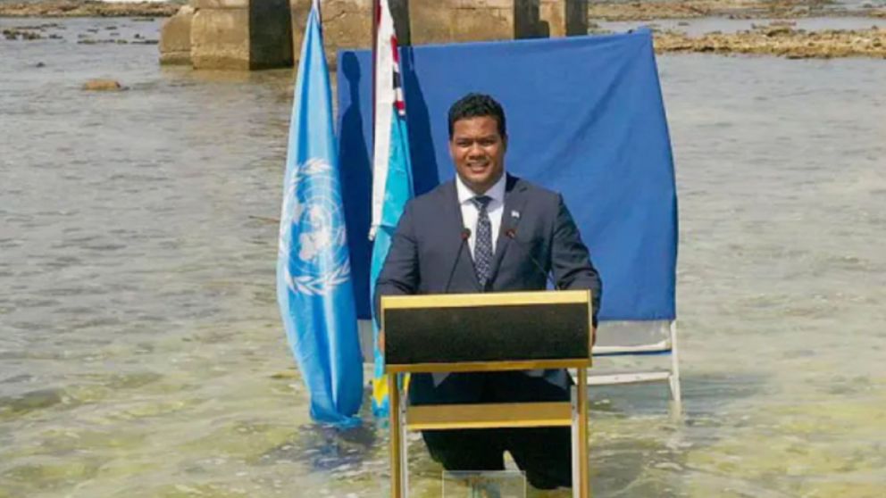 Con el agua hasta las rodillas, Kofe dej� en claro que la Naci�n est� por hundirse. 