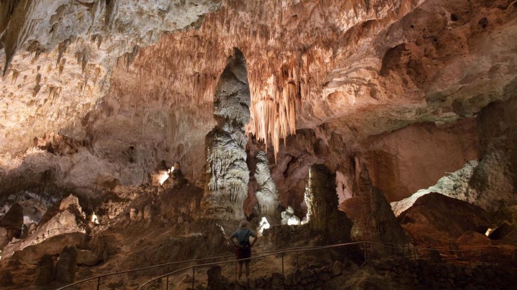 La caverna de Carlsbad contiene una de las cámaras subterráneas más profundas del mundo.