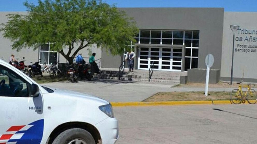 Corrió asustado hasta su casa y se escondió en el baúl de un auto que estaba estacionado adentro (Gentileza El Liberal).